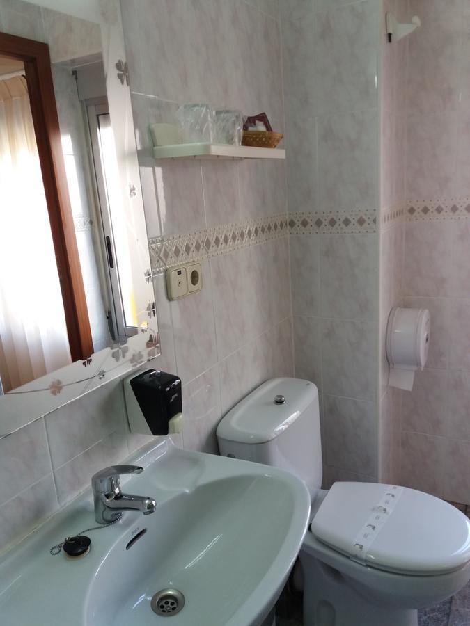 Hostal La Pilarica ปาเตร์นา ภายนอก รูปภาพ