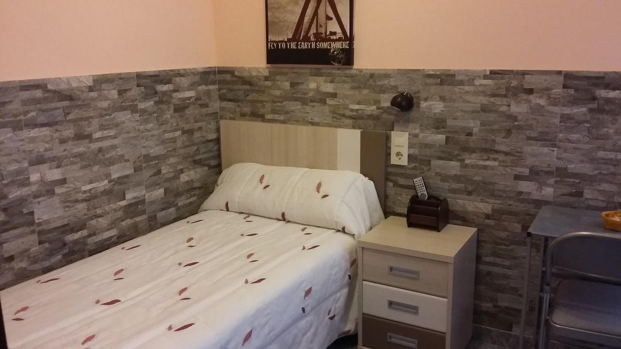 Hostal La Pilarica ปาเตร์นา ภายนอก รูปภาพ